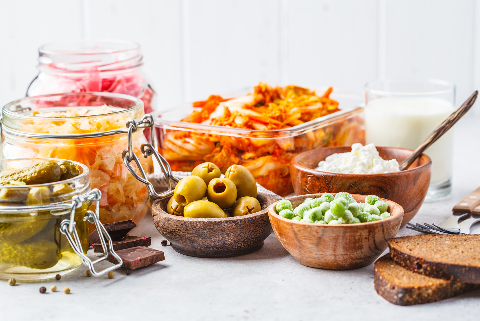 fermentované-potraviny-kimchi-kapusta-olivy-kyslé-uhorky